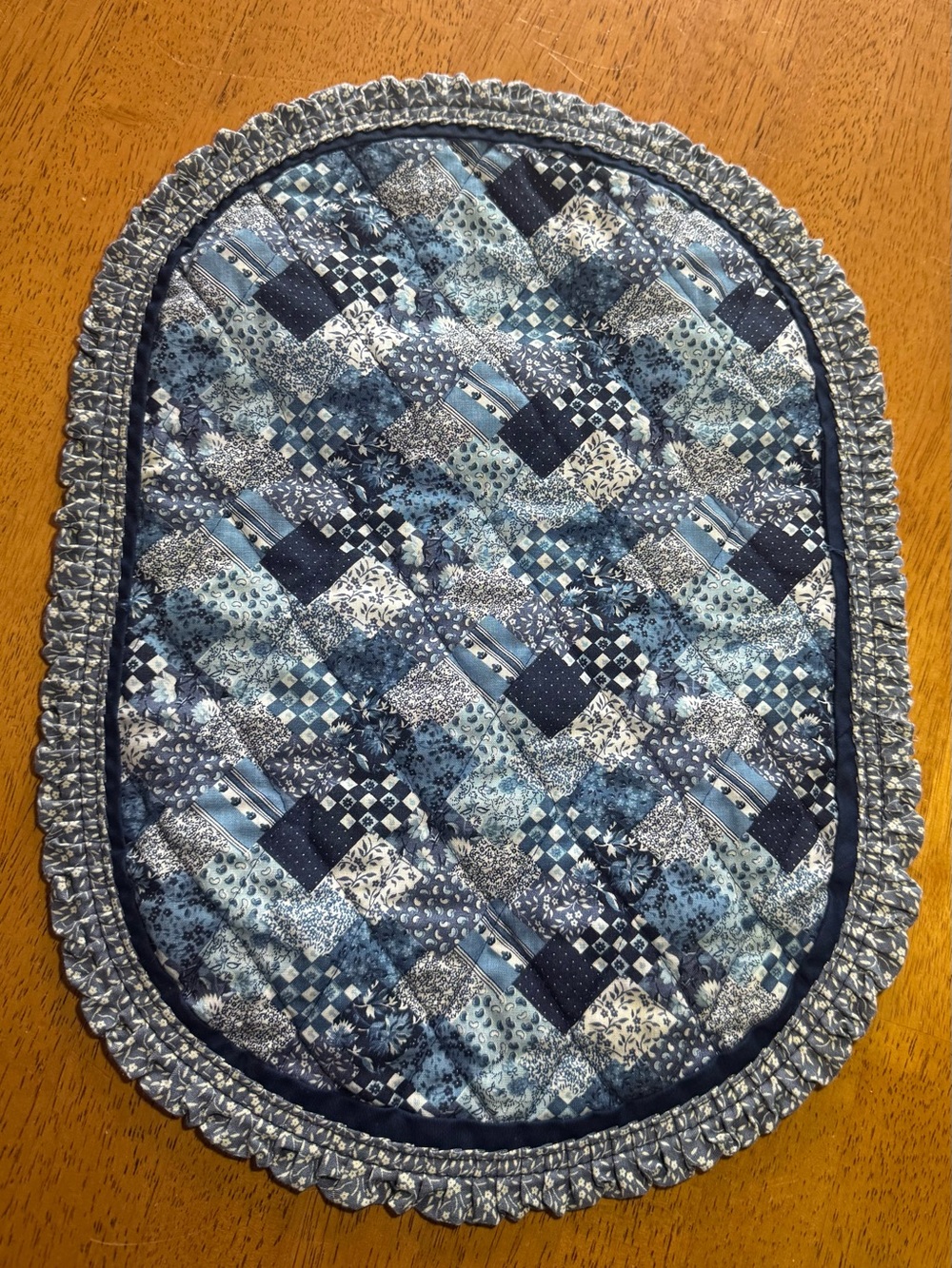 VTG Set of 4 Quilted Oval Placemats Blue/White Patchwork Floral Ruffle Edge